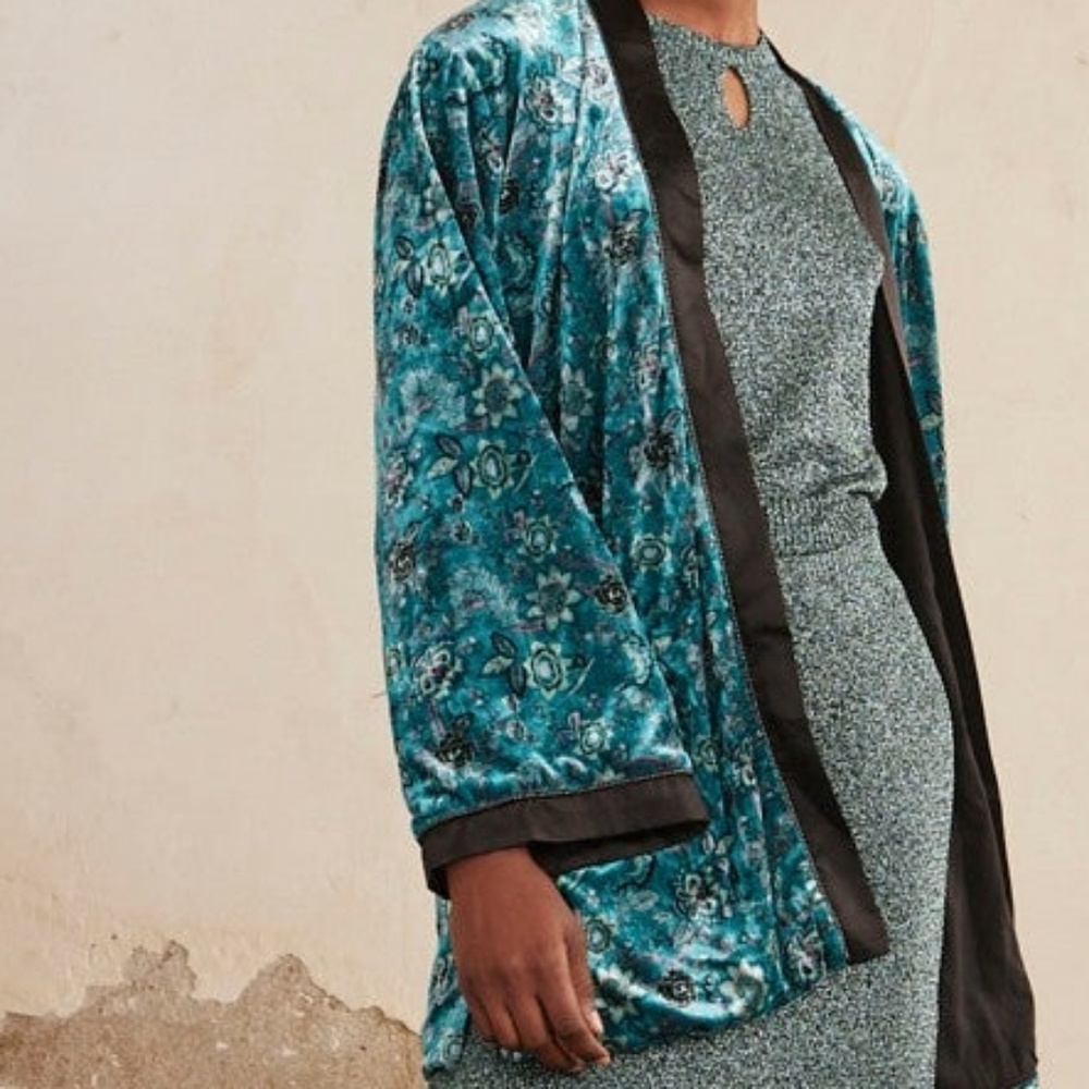 NWT NEKANE | $125 Hari Velvet Kimono - Picture 3 of 4